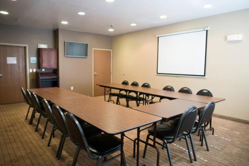 holiday inn express devils lake by ihg