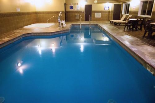 holiday inn express devils lake by ihg