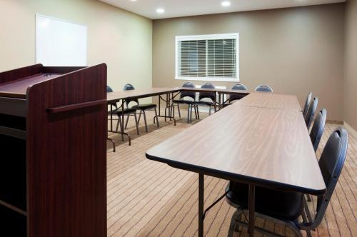 holiday inn express devils lake by ihg