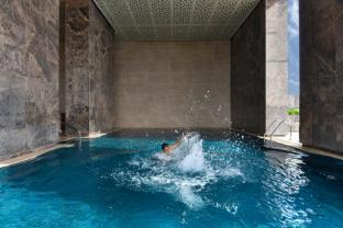 voco doha west bay suites