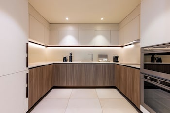 voco doha west bay suites