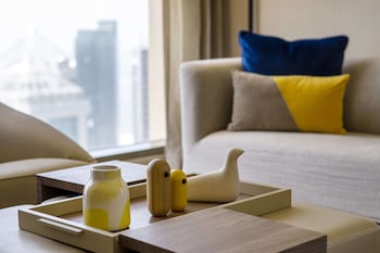 voco doha west bay suites