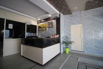 hotel classic bar and restaurant