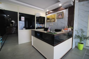 hotel classic bar and restaurant