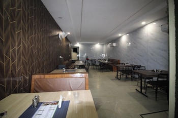 hotel classic bar and restaurant