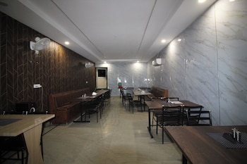 hotel classic bar and restaurant