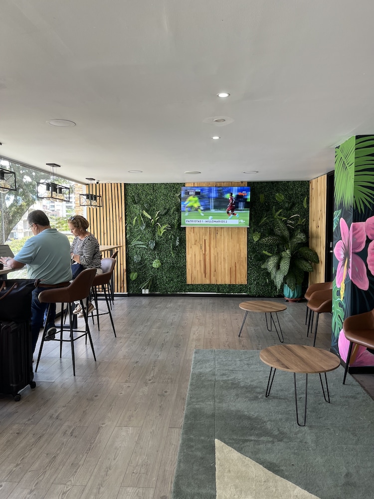 hotel greenview medellin