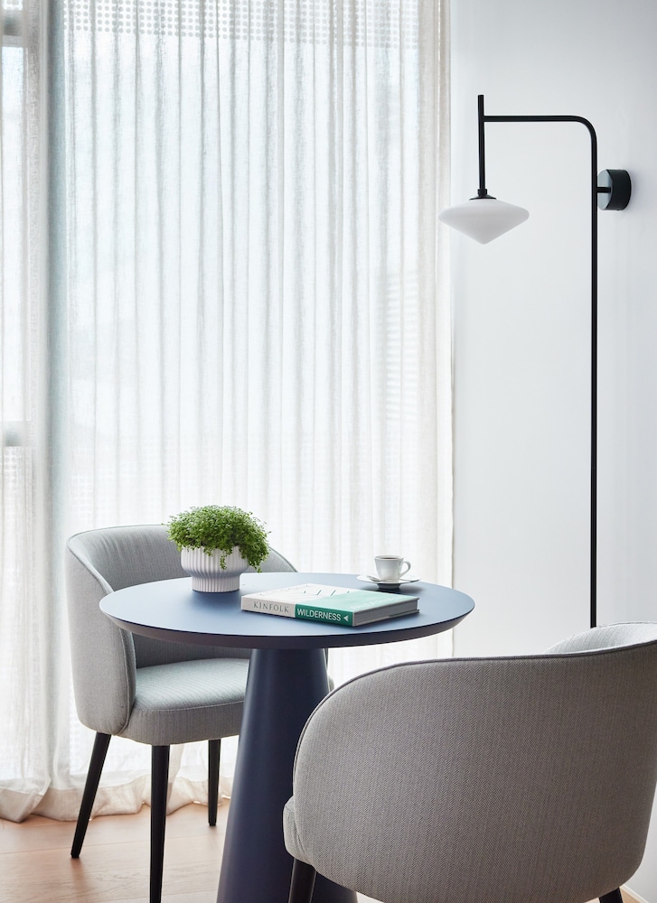 lanson place parliament gardens