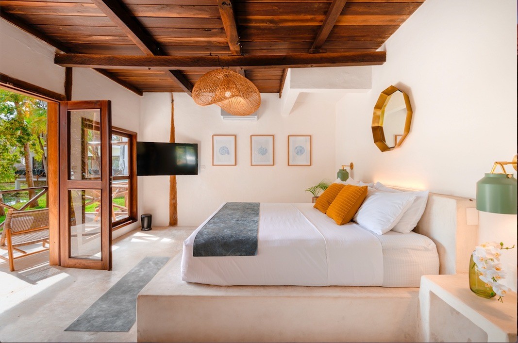 azulea bacalar hotel and spa lagoon front