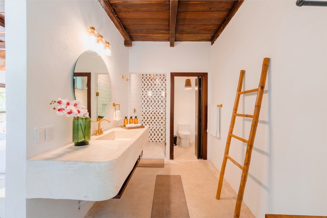 azulea bacalar hotel and spa lagoon front