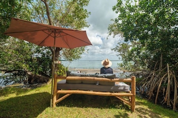 azulea bacalar hotel and spa lagoon front