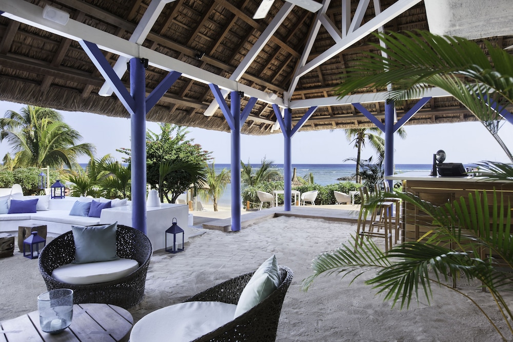 veranda pointe aux biches hotel