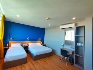 uptown hotel