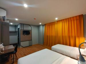 uptown hotel