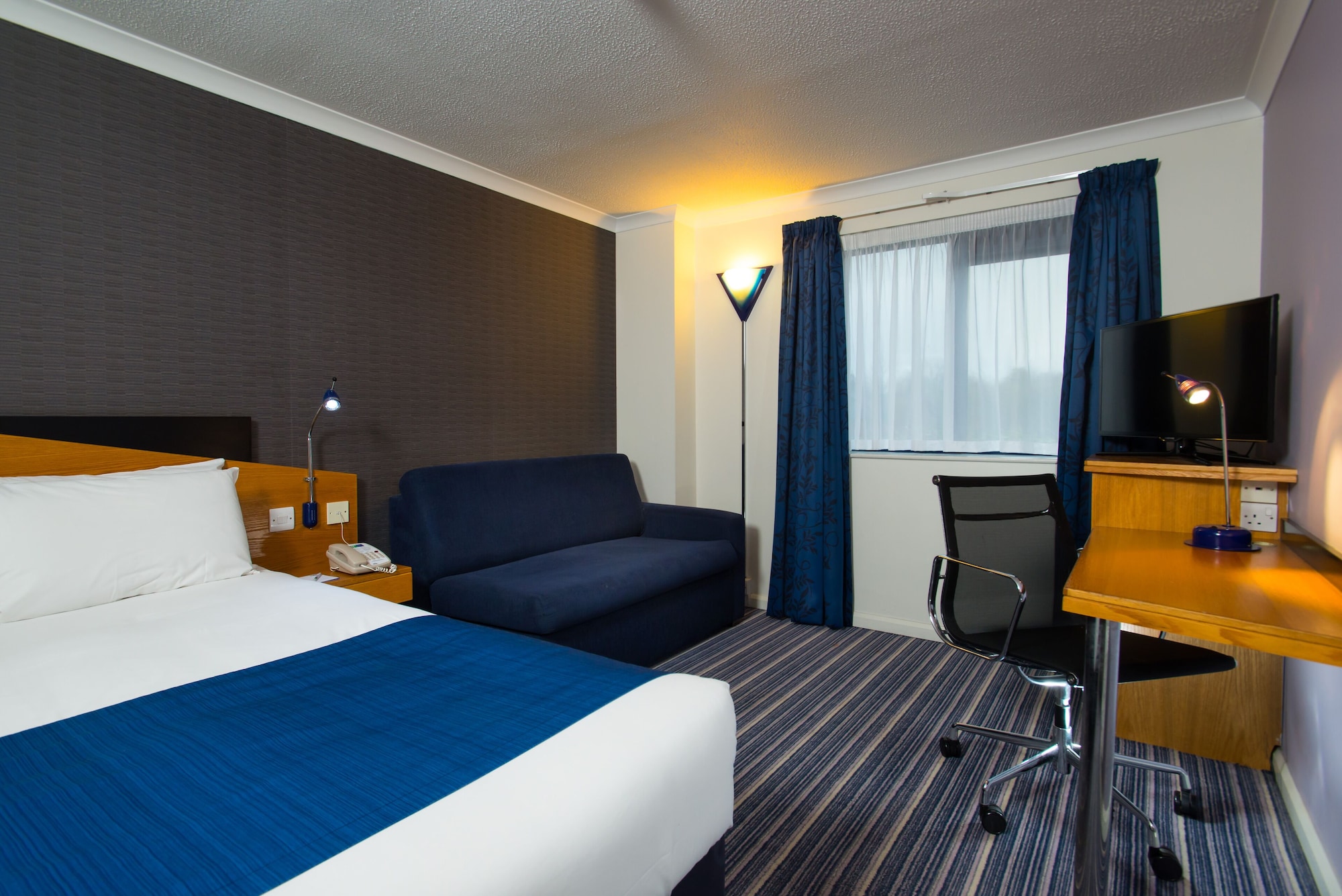 holiday inn express stafford by ihg