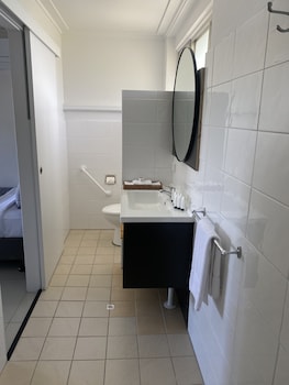 the seaview tavern motel