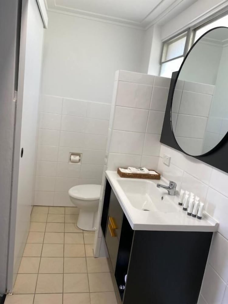 the seaview tavern motel