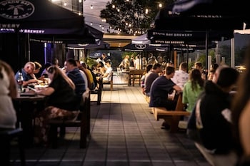 the seaview tavern motel