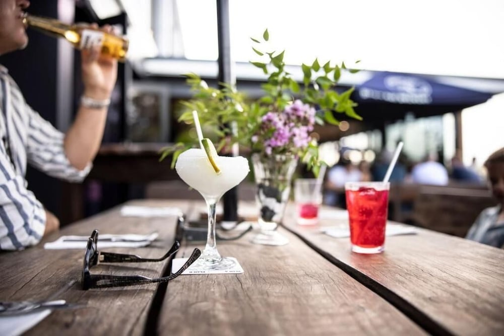 the seaview tavern motel