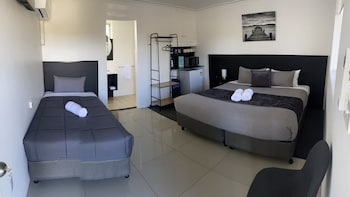 the seaview tavern motel