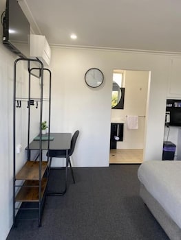 the seaview tavern motel