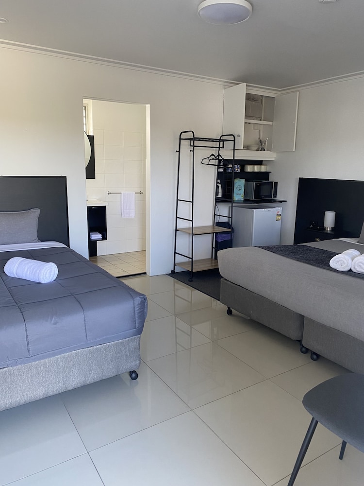 the seaview tavern motel