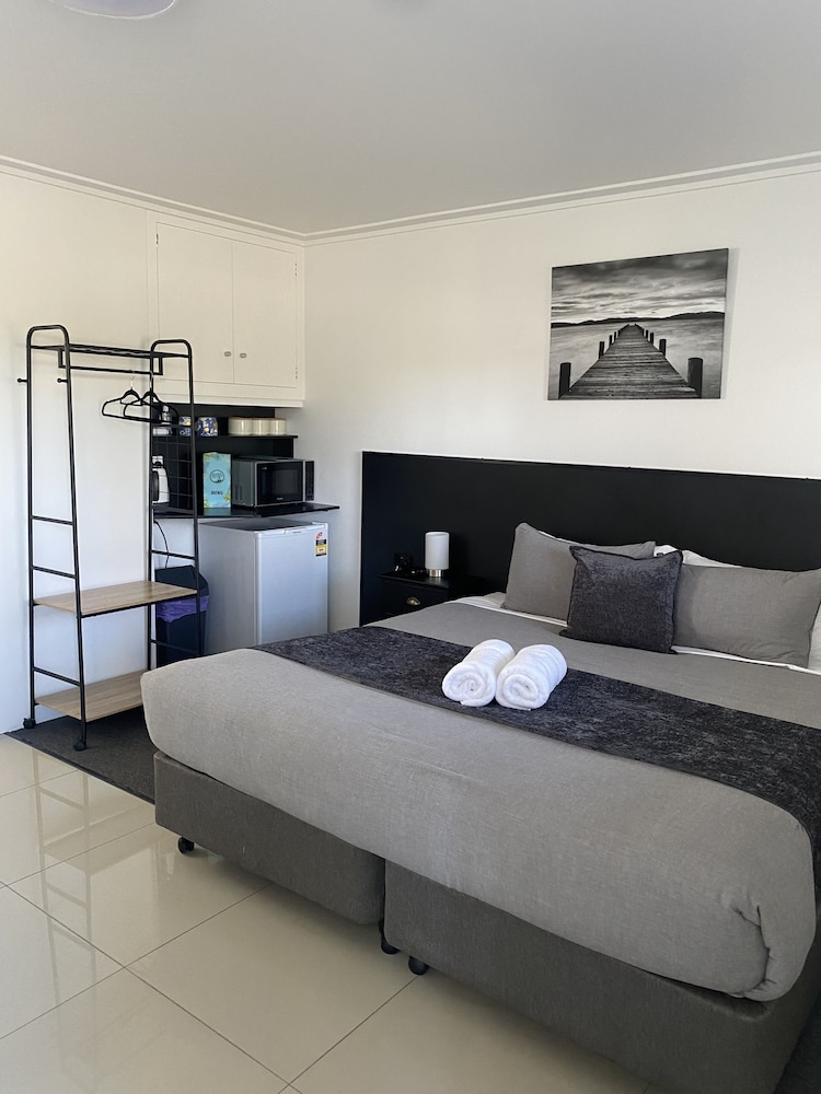 the seaview tavern motel