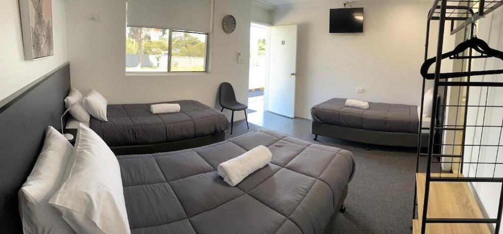 the seaview tavern motel