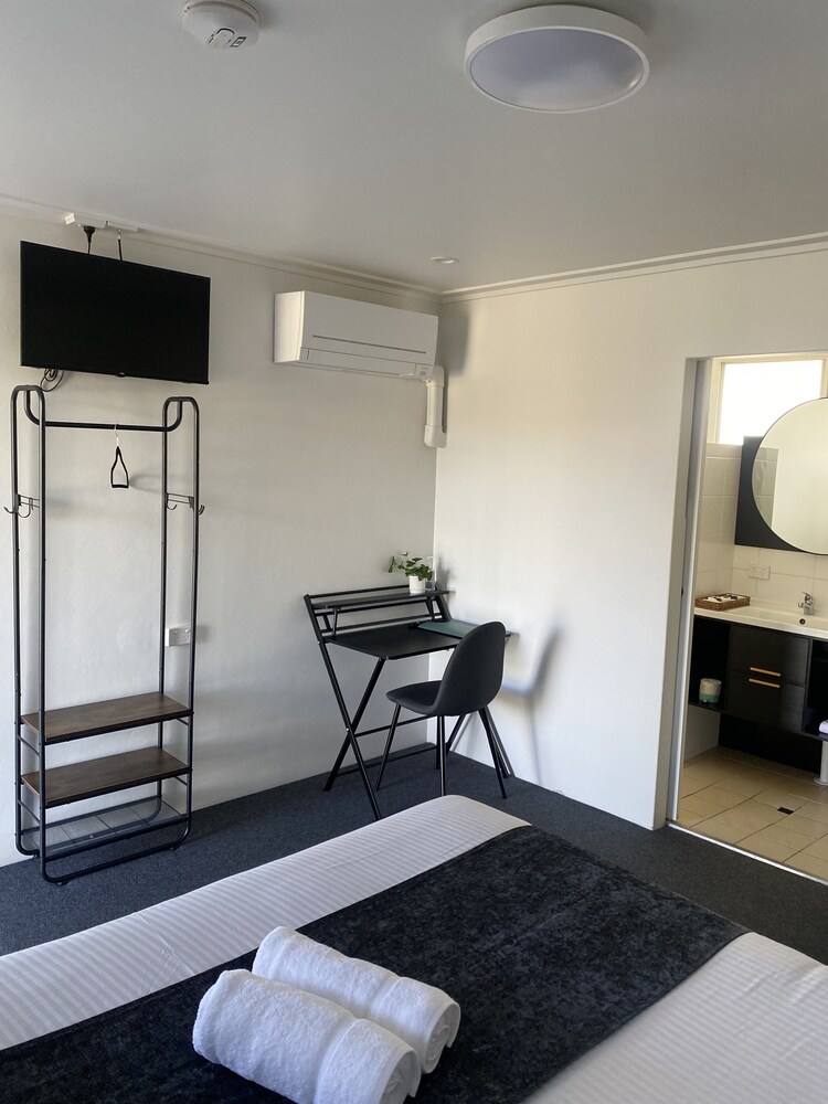 the seaview tavern motel