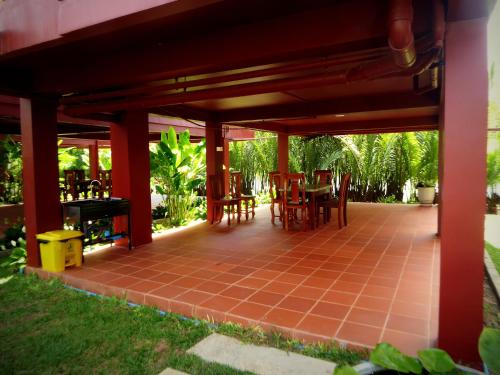 lodge moni essara kompot