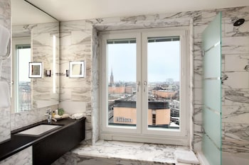 hilton stockholm slussen