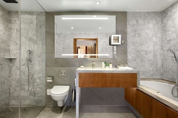 hilton stockholm slussen