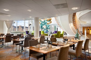 hilton stockholm slussen