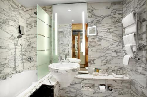 hilton stockholm slussen