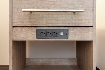 red roof inn plus jamaica ny jfk airport