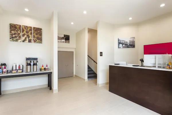 red roof inn plus jamaica ny jfk airport