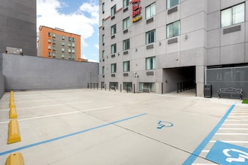 red roof inn plus jamaica ny jfk airport