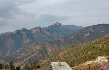 Camp Awara Kanatal,,1 star