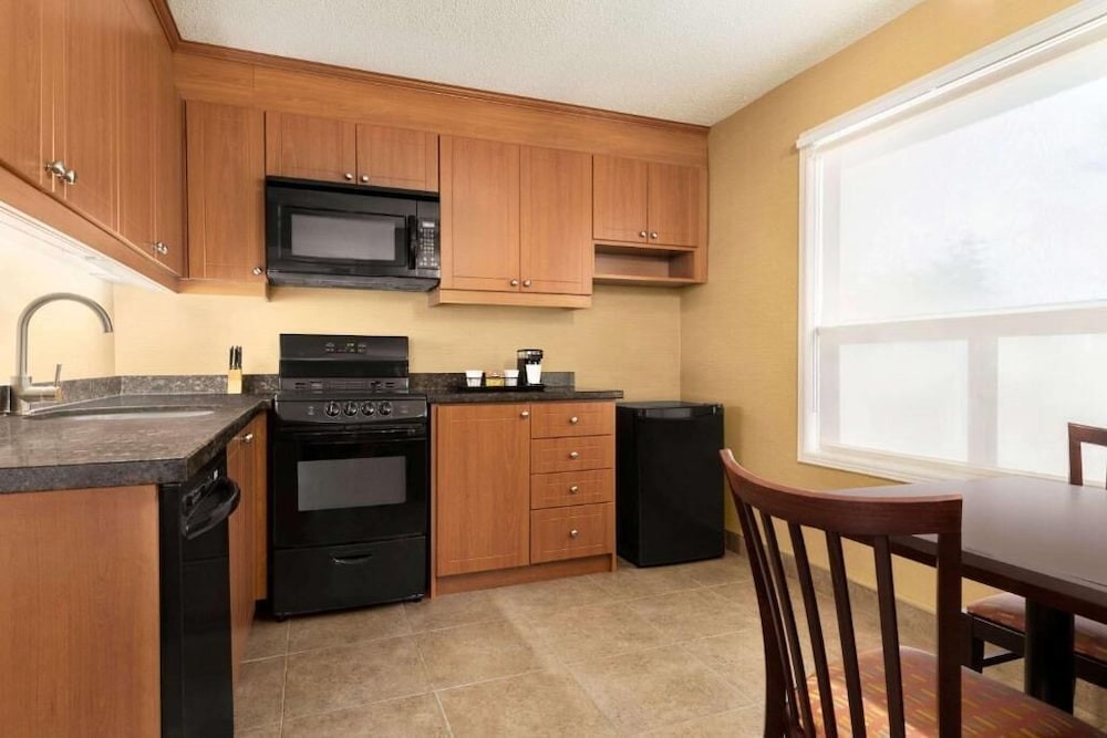 travelodge by wyndham oshawa whitby