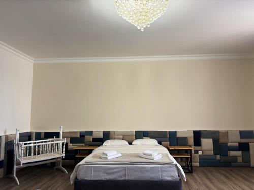 21 rooms hotel