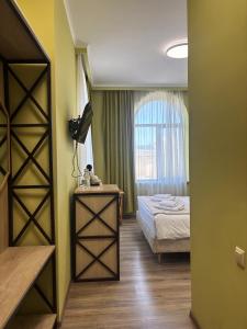 21 rooms hotel