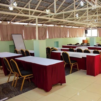 breeze hotel nyahururu