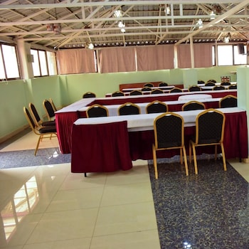 breeze hotel nyahururu