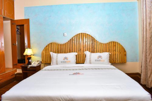 breeze hotel nyahururu