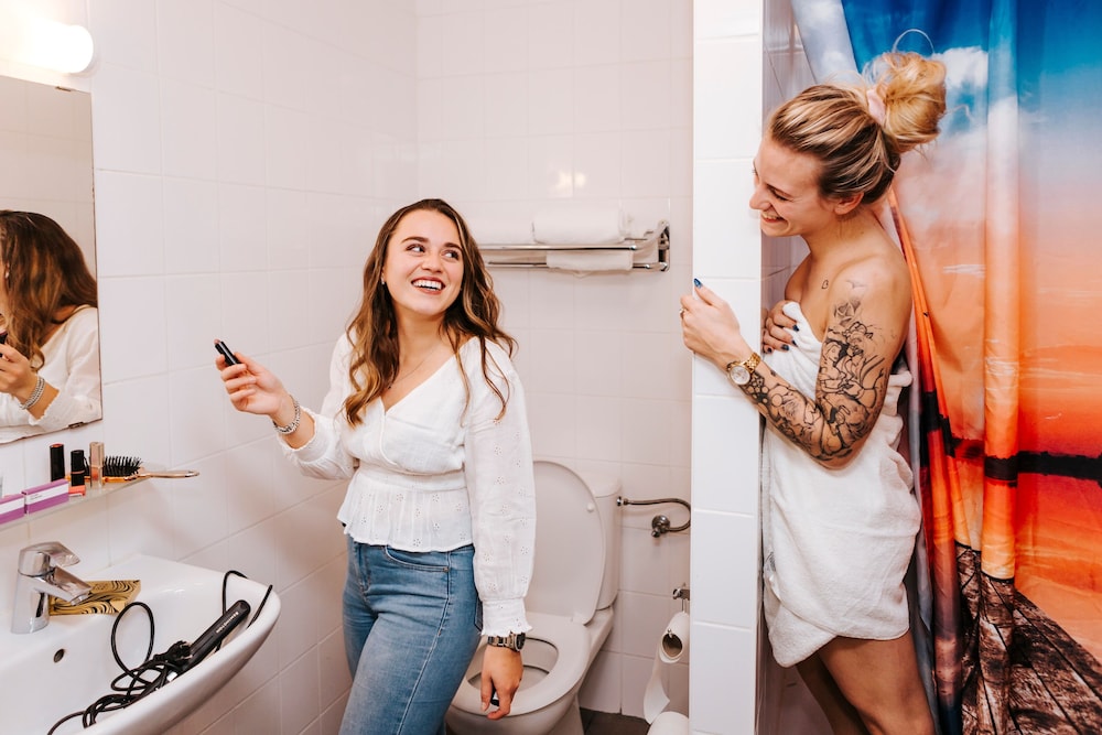 amsterdam teleport hotel