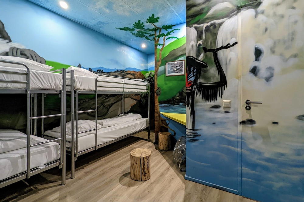 amsterdam teleport hotel