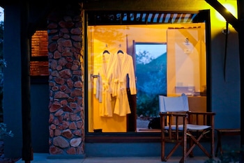 Otjiwa Safari Lodge,Otjozondjupa Region>>Otjiwarongo,4 star