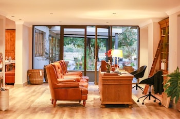 Otjiwa Safari Lodge,Otjozondjupa Region>>Otjiwarongo,4 star