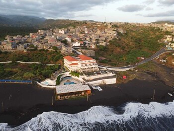 hotel restaurant falucho paradise beach