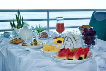 hotel restaurant falucho paradise beach